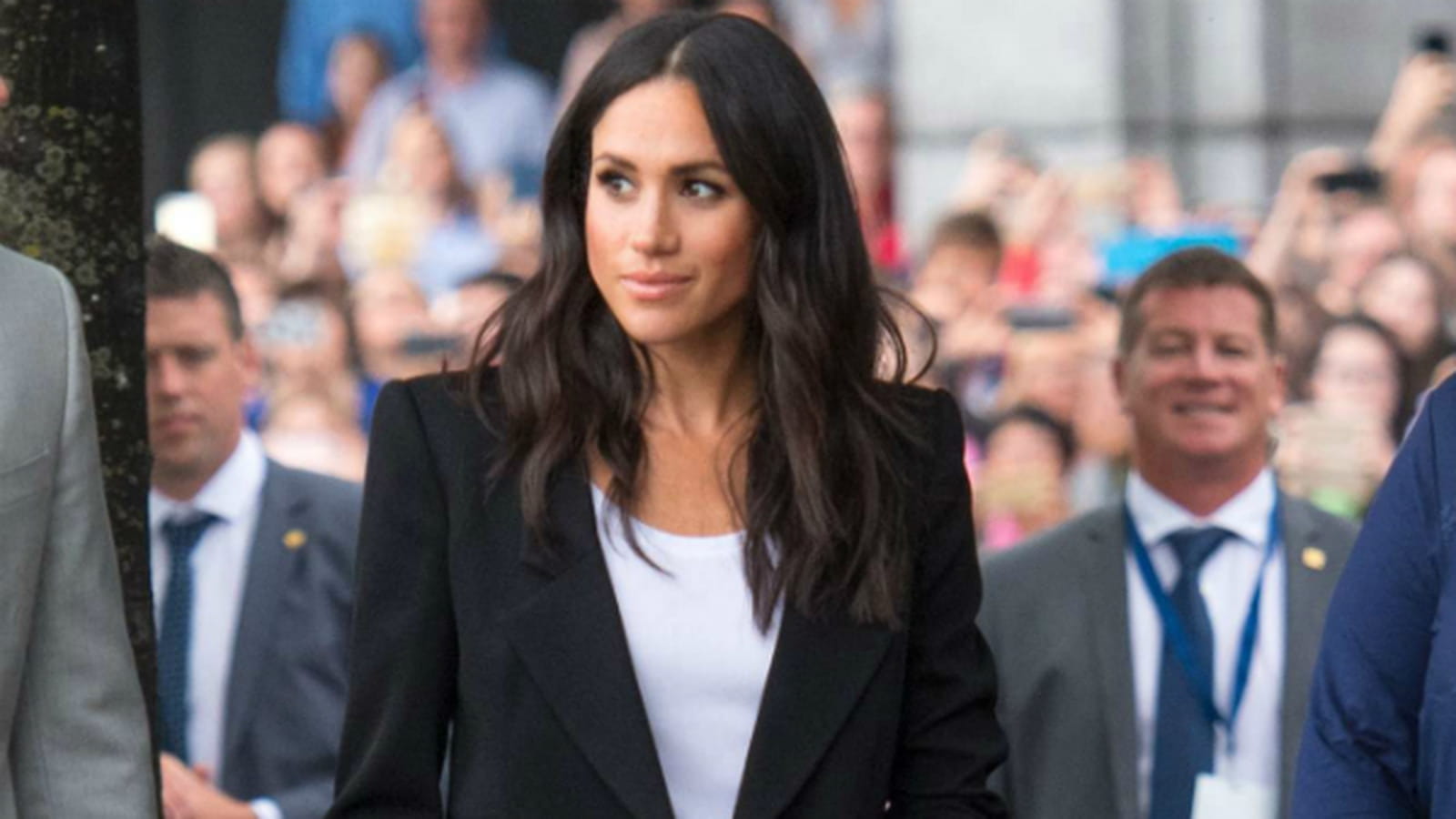 Costume noir de Meghan Markle