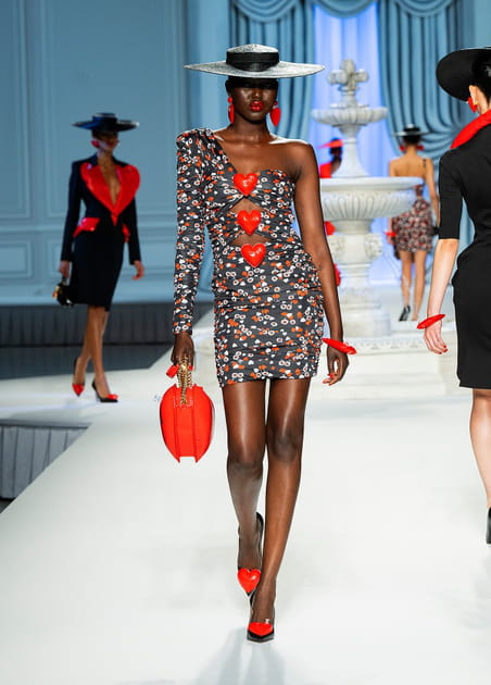 Look 10&nbsp;du d&eacute;fil&eacute; Moschino