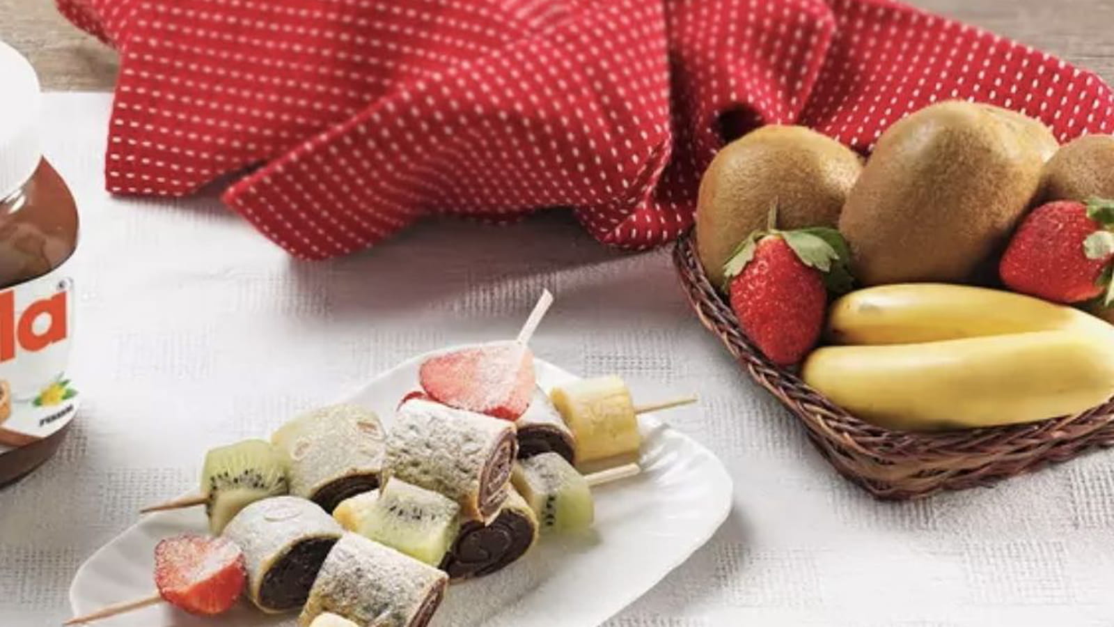 Brochettes de crêpes au Nutella® et aux fruits