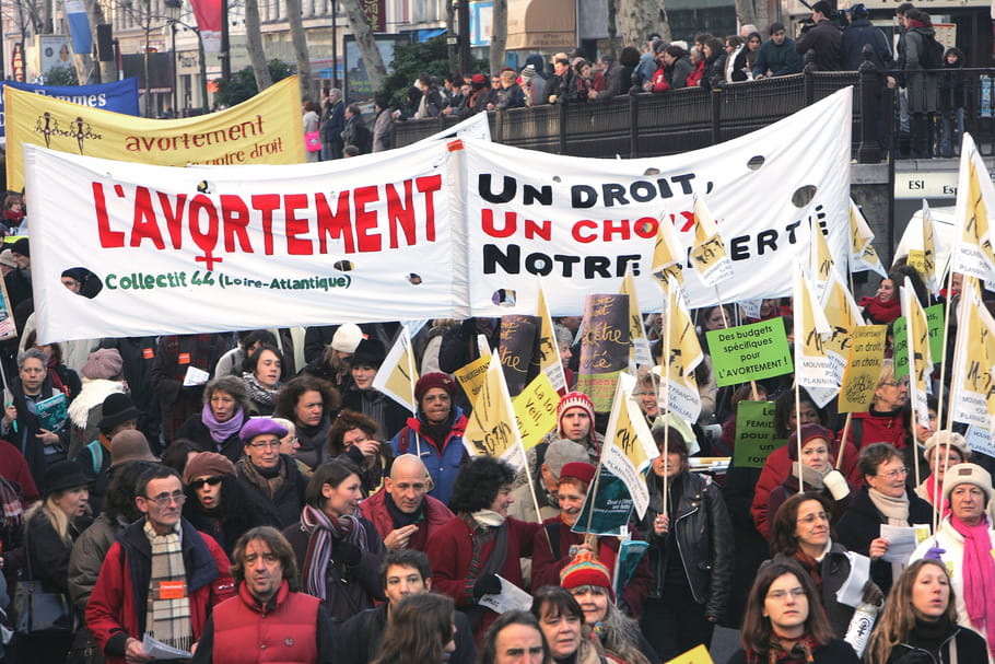Avortement en campagne (électorale) : on passe au crible les positions des candidats à la Présidentielle sur l'IVG