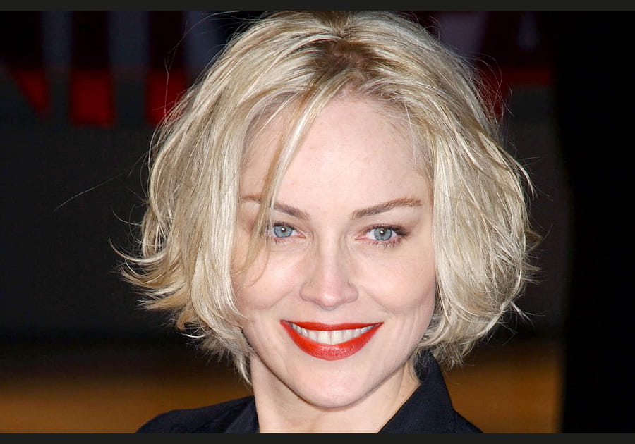 Sharon Stone, magn&eacute;tique avec son blond polaire