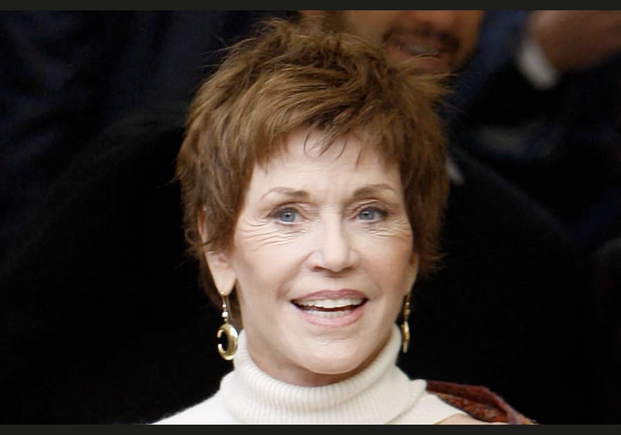 Les cheveux fonc&eacute;s de Jane Fonda