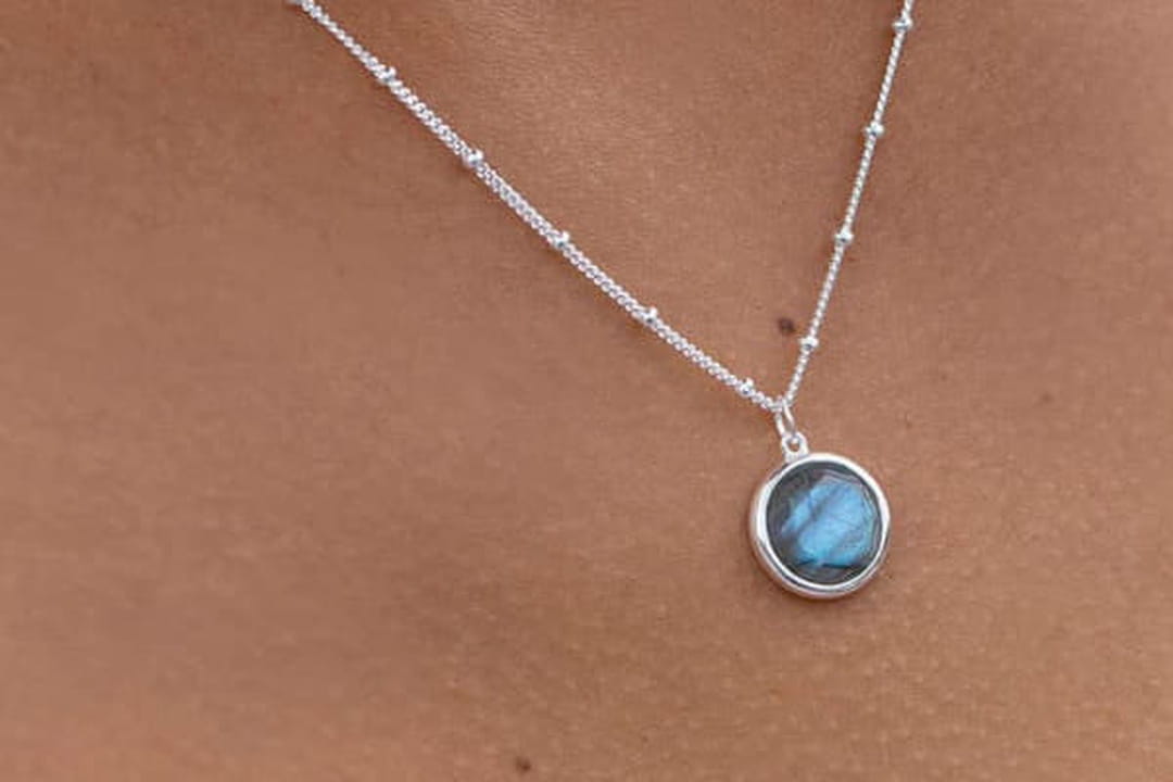 Chaîne Perlée 5 Mm - Imitations Perles D'eau Douce Irrégulières - Doré