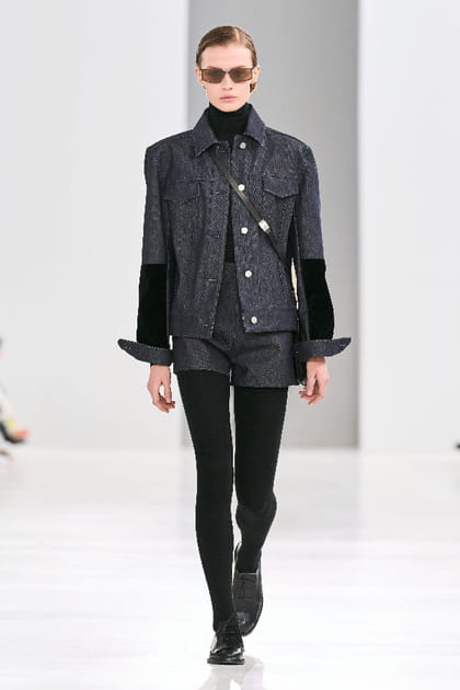 Veste et short en jean brut aper&ccedil;us sur le d&eacute;fil&eacute; Max Mara