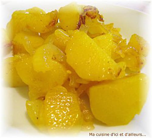 Pommes de terre aux oignons et au curcuma