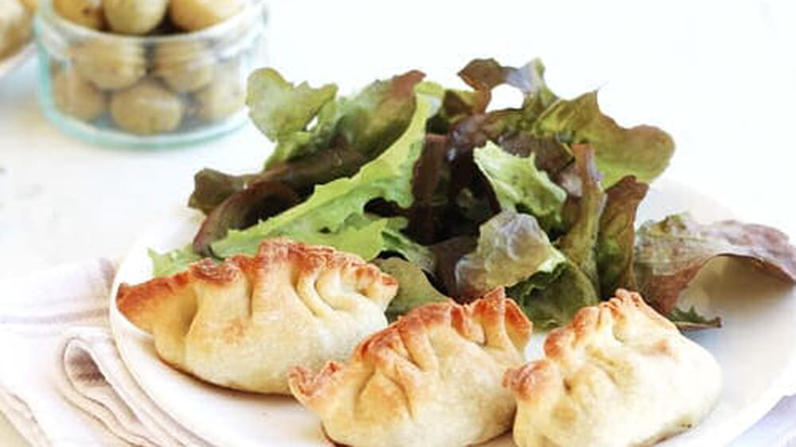 Mini pizzas (façon raviolis) aux olives et à l'aubergine