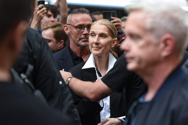 Céline Dion s'offre un bain de foule au Royal Monceau : le 1er en 4 ans...
