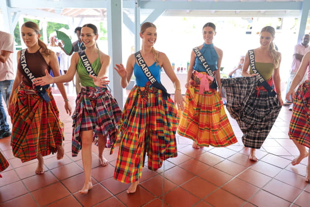 Les miss apprennent le b&egrave;l&egrave;, une danse de Martinique