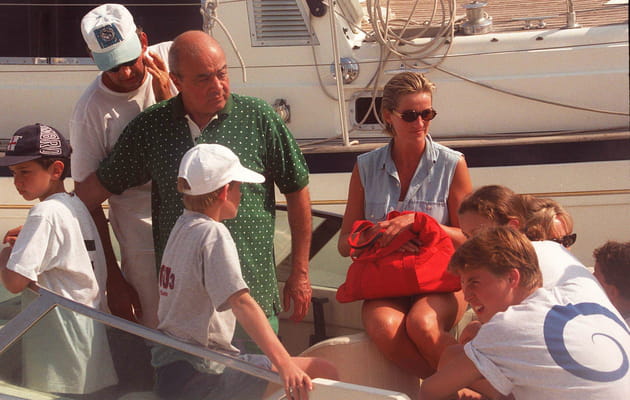 Radieuse entourée de sa famille et amis