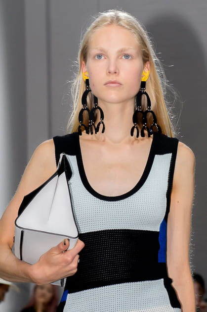 Les boucles d'oreilles du d&eacute;fil&eacute; Proenza Schouler