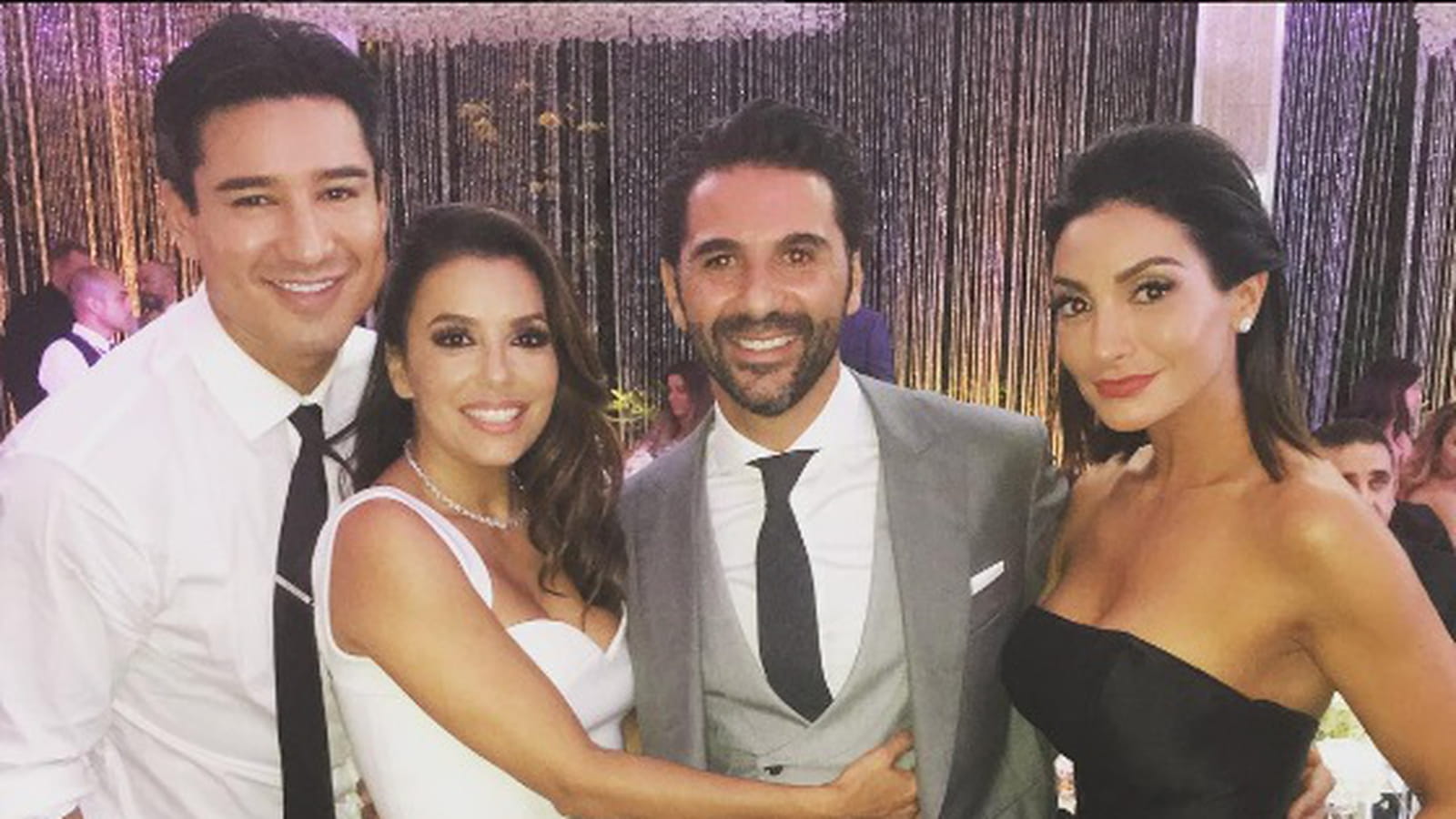 Mario Lopez, sa femme et les mariés