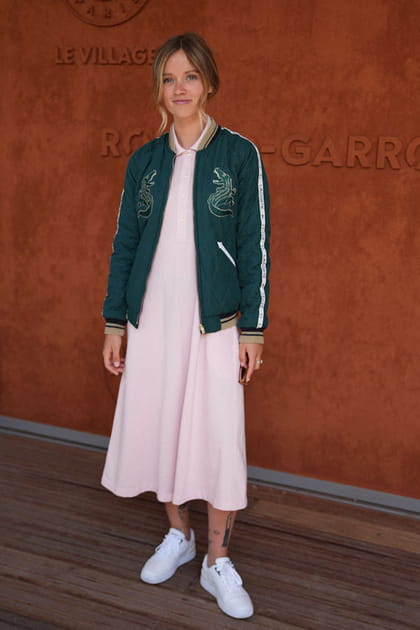 Marilyn Lima en robe midi