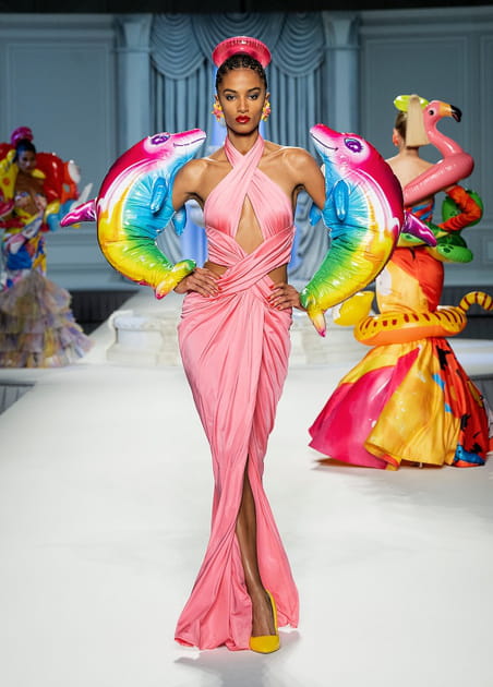 Look 62&nbsp;du d&eacute;fil&eacute; Moschino
