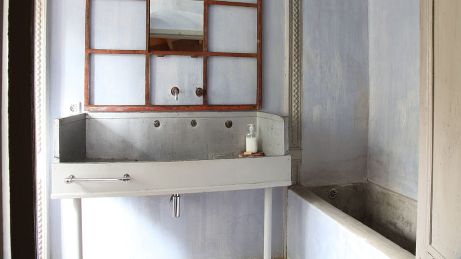 Miroir chiné et moulures