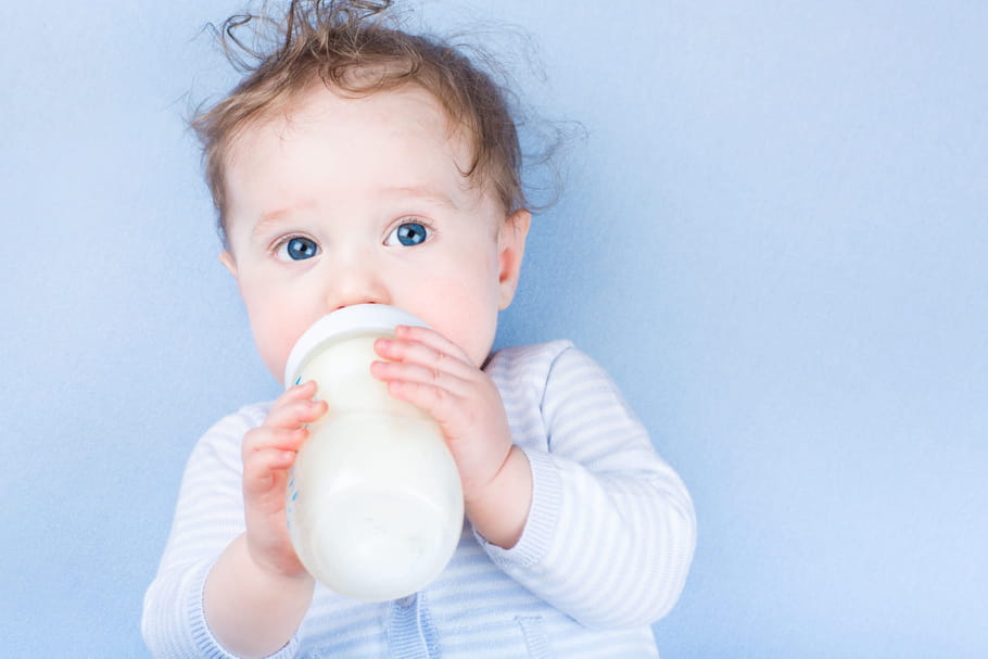 Lait infantile : comment choisir selon son âge ?