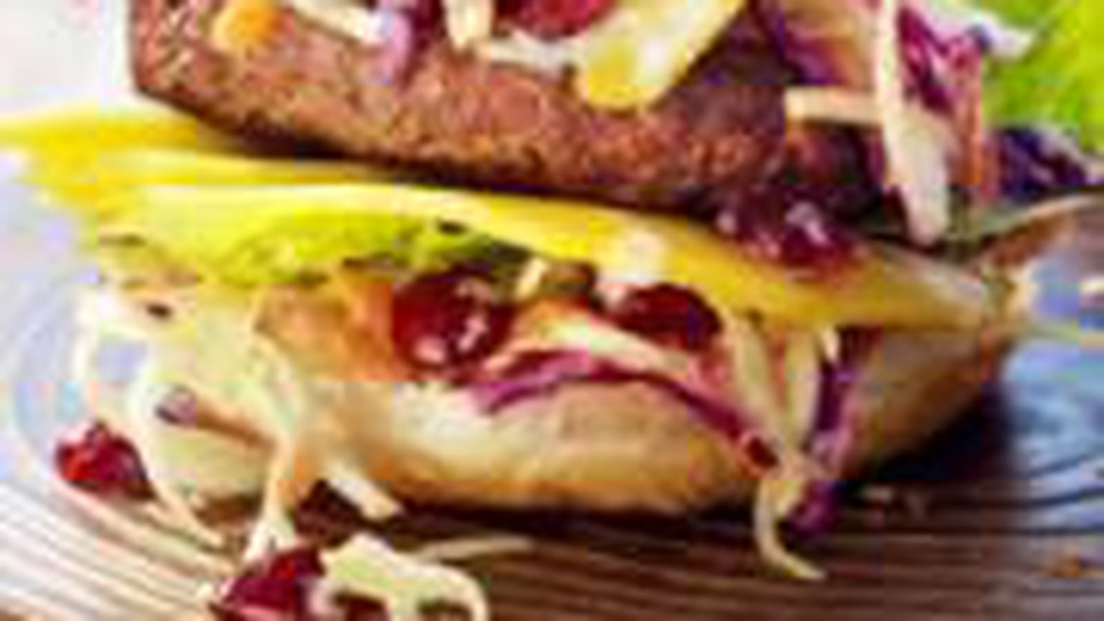 Burger cranberries et coleslaw