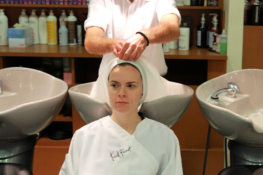 Relooking le rinçage de la coloration