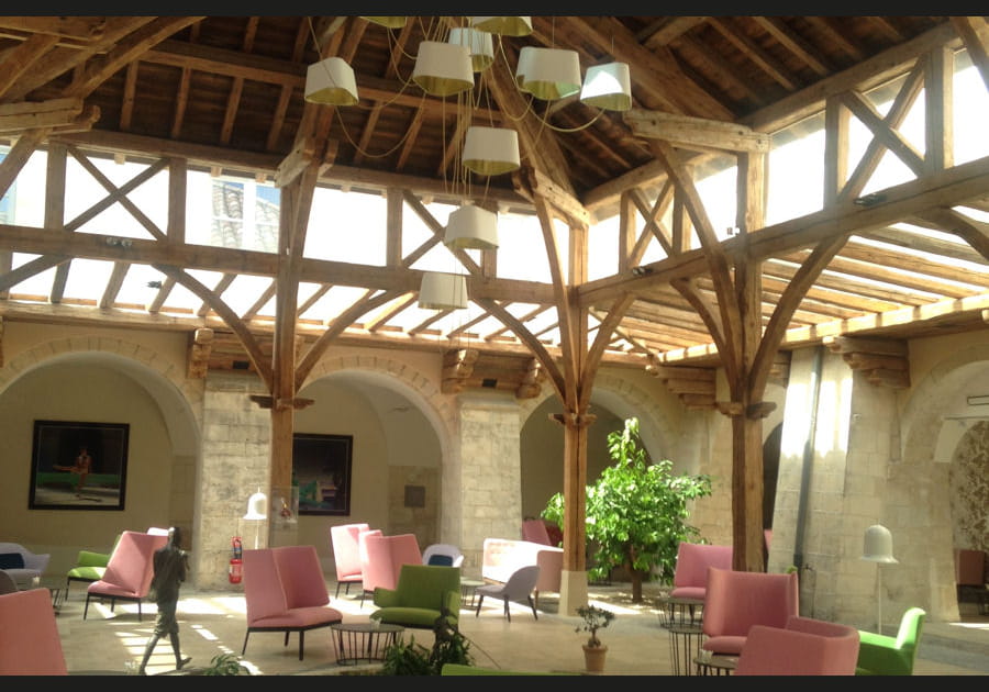 Le clo&icirc;tre int&eacute;rieur de l'h&ocirc;tel