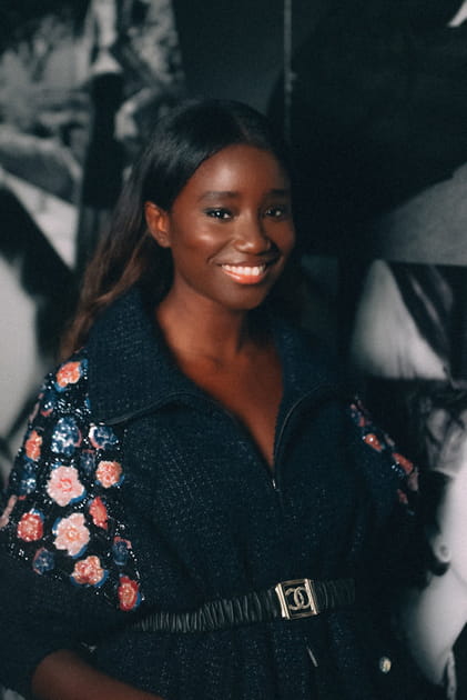 Karidja Tour&eacute; en robe fleurie au d&eacute;fil&eacute; Chanel printemps-&eacute;t&eacute; 2023