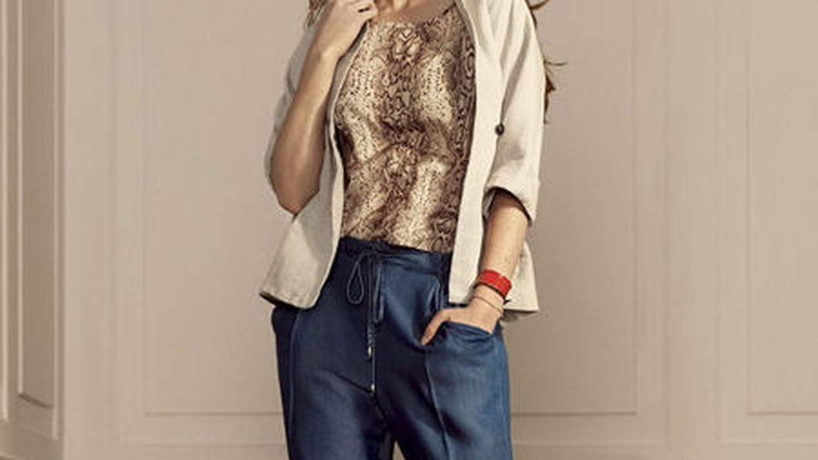 Violeta by Mango  : la veste beige et le jean large