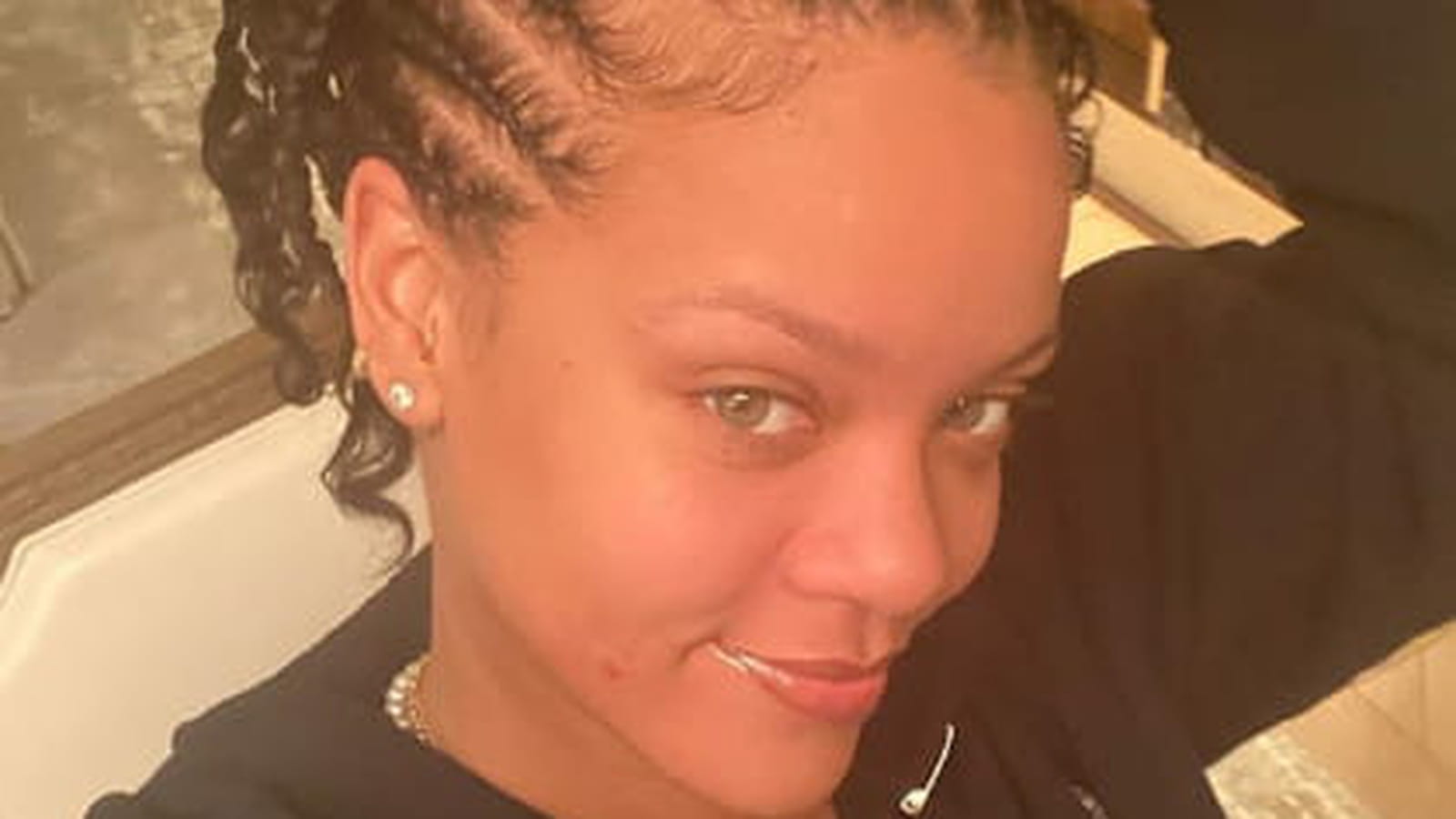 Rihanna sublime sans maquillage