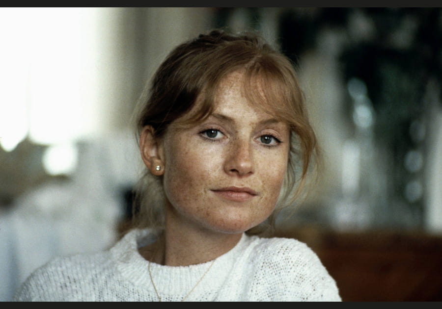 Isabelle Huppert, en paix avec ses t&acirc;ches de rousseur