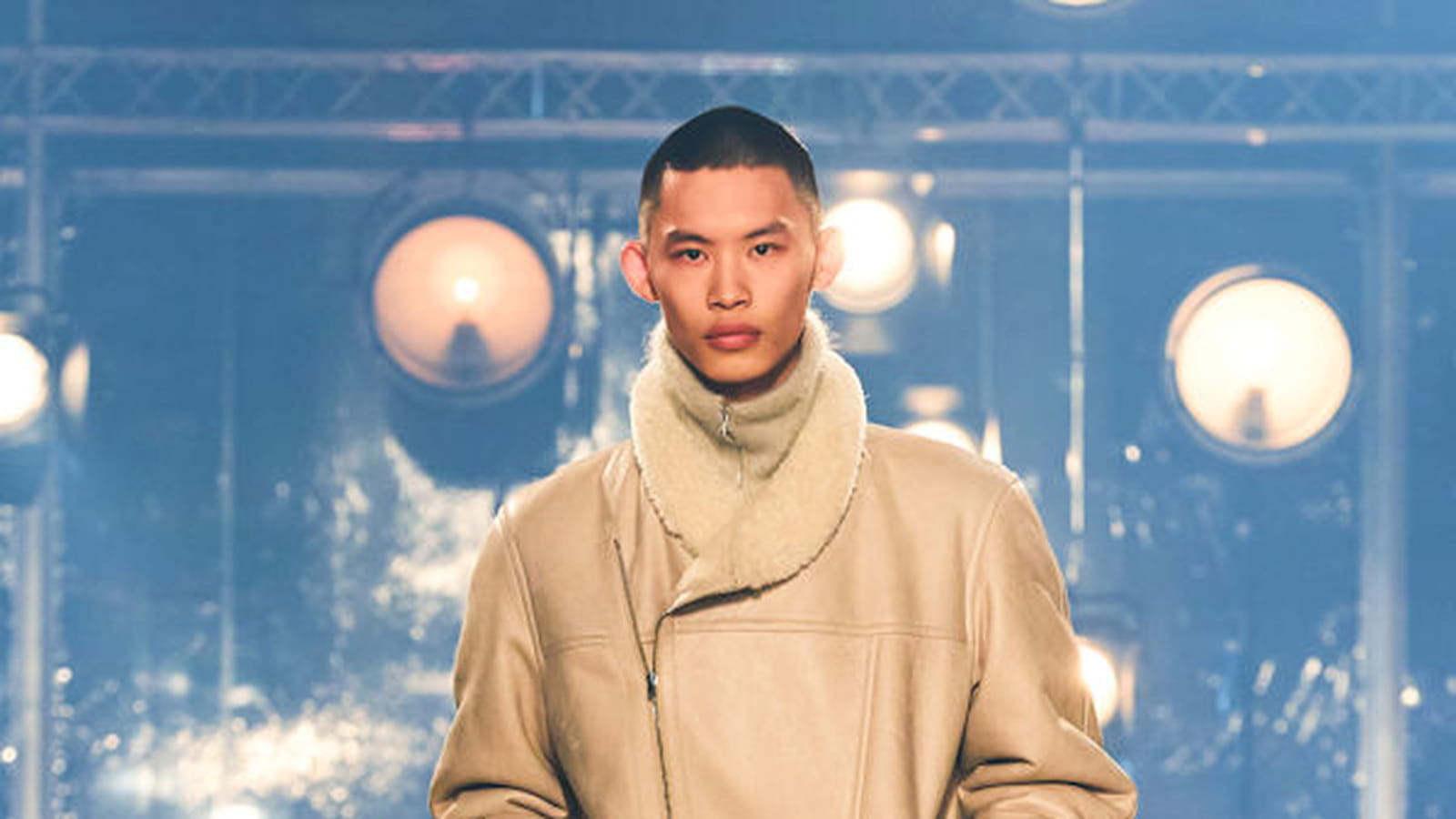 Look 16