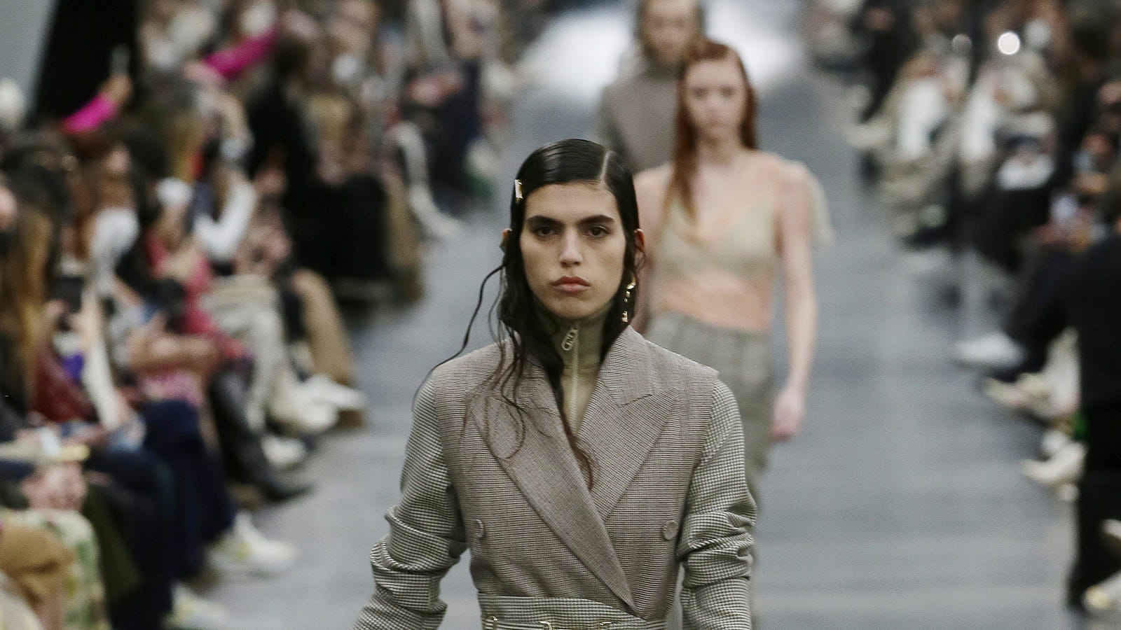 Look 16
