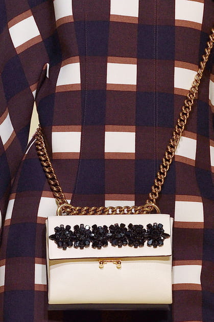 Le petit sac bandouli&egrave;re du d&eacute;fil&eacute; Marni