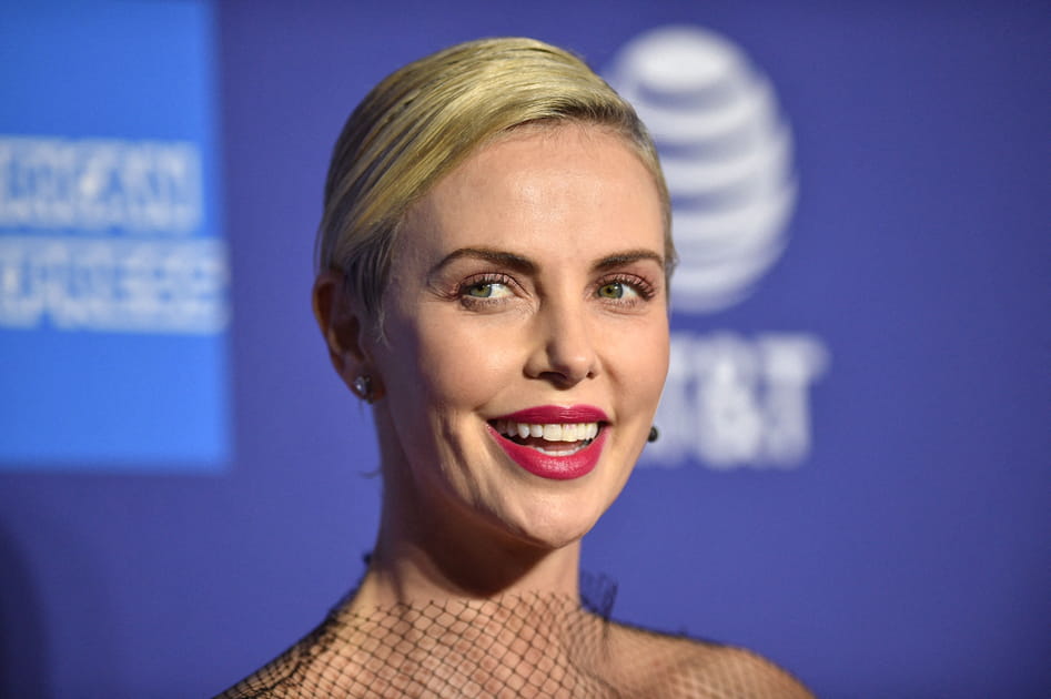 La bouche framboise de Charlize Theron