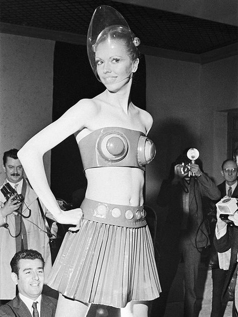 Costume astronomique signé Pierre Cardin en 1970