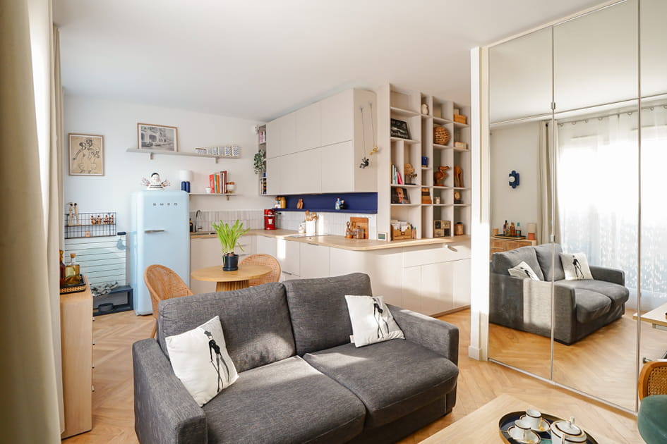 Apr&egrave;s&nbsp;: un salon avec du rangement jusqu'au plafond