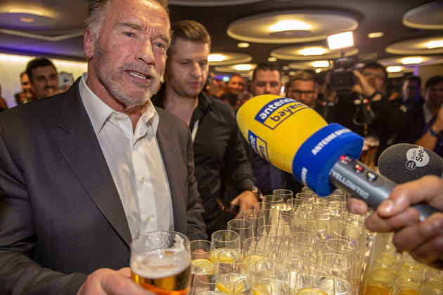 Arnold Schwarzenegger se fait mousser