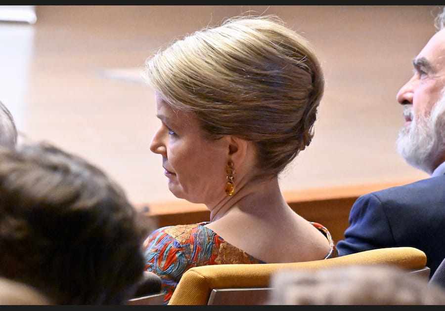 Le chignon banane de Mathilde de Belgique