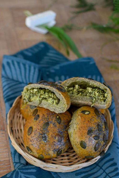 Buns farcis végétariens, ail des ours et feta