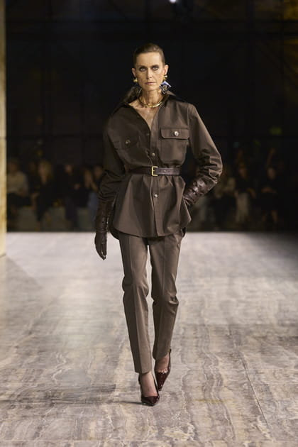 Look 24 du défilé Saint Laurent printemps-été 2024