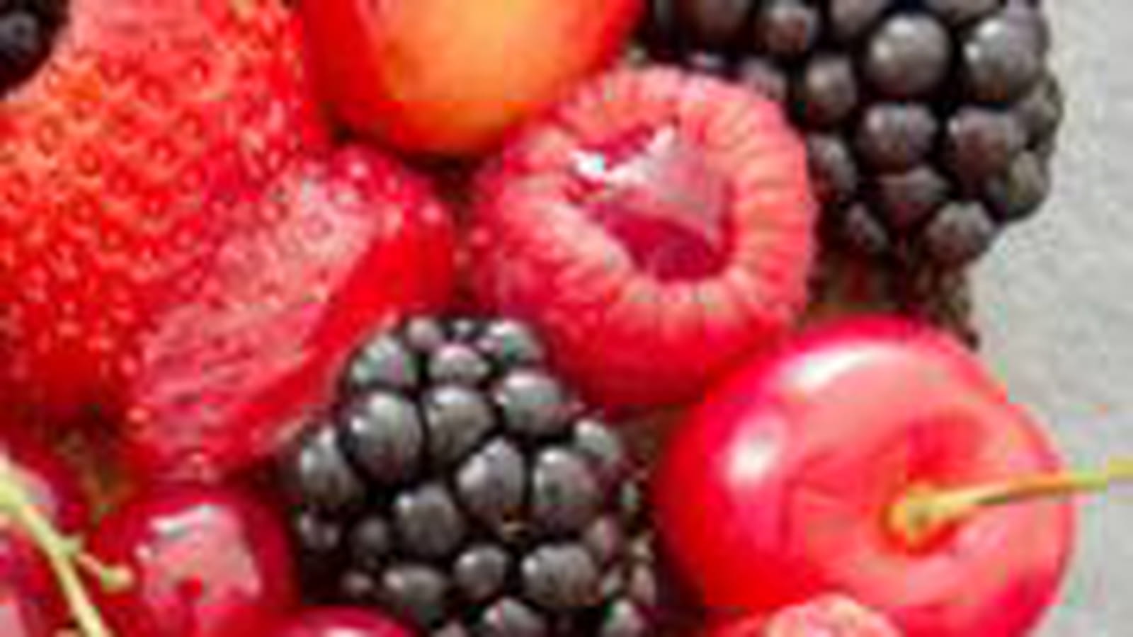 Tarte aux fruits rouges sur son palet breton et sa crème d'amandes