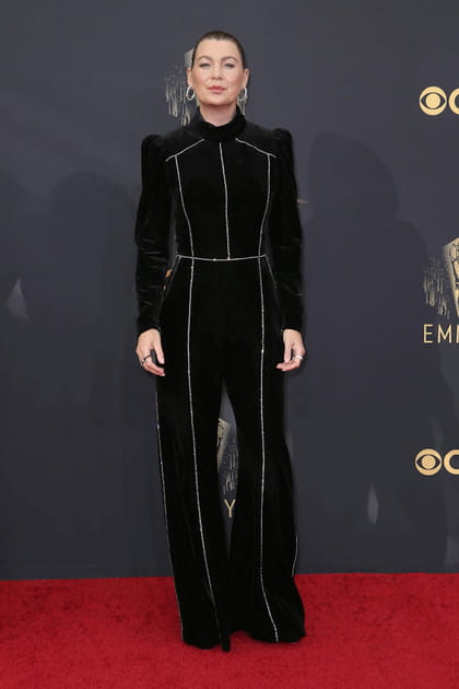 Ellen Pompeo en combinaison noire en velours