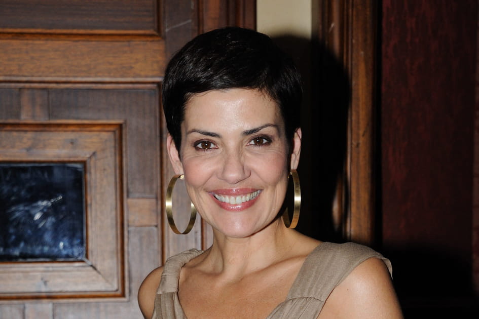 Le crayon noir l&eacute;ger de Cristina Cordula