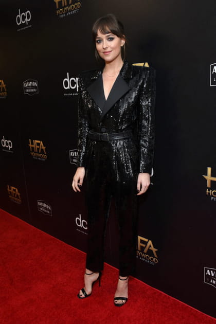 Dakota Johnson en combinaison Saint Laurent