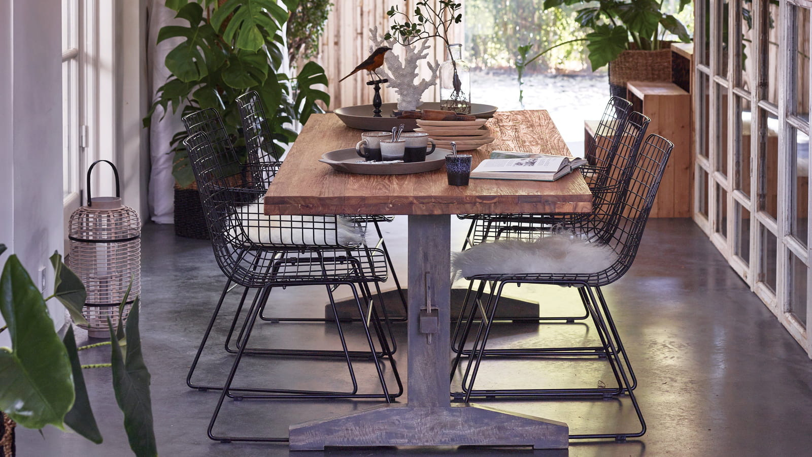Table HK Living