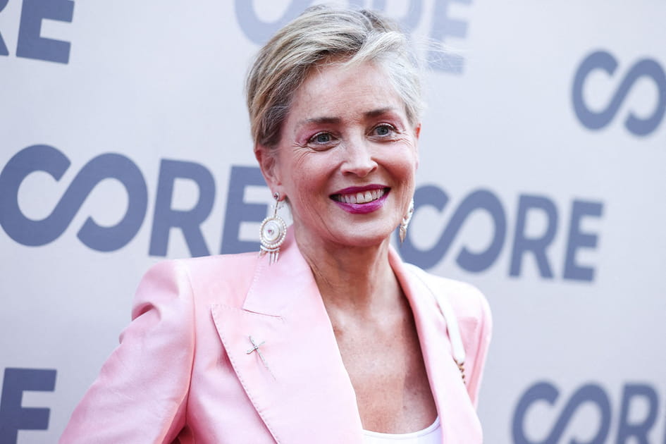 La coupe courte blonde de Sharon Stone