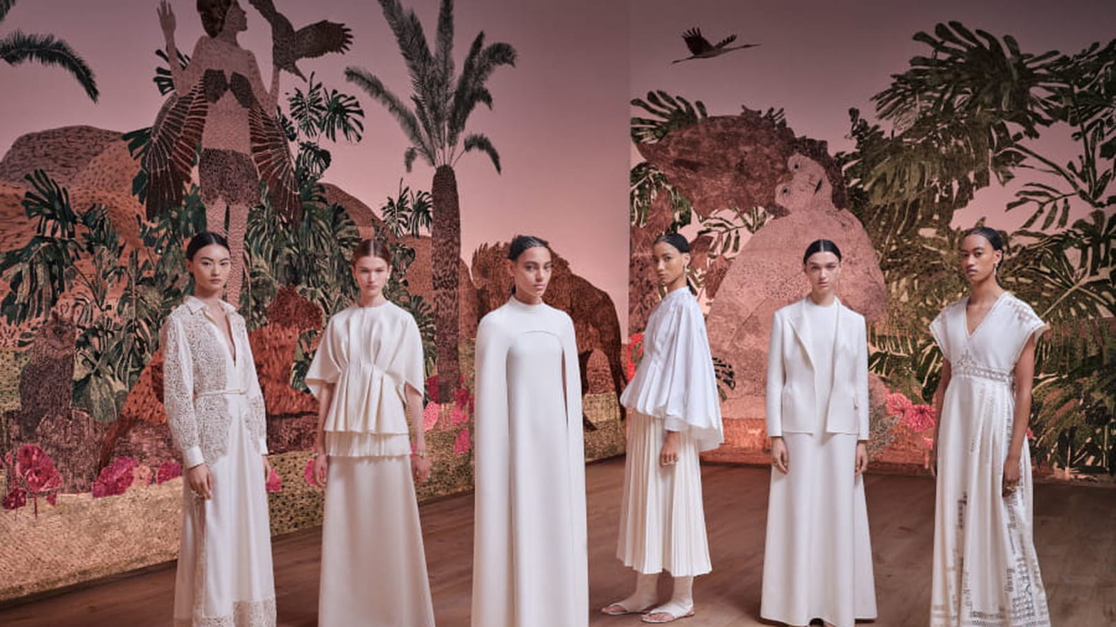 Voici toutes les silhouettes du magistral défilé Dior haute couture automne-hiver 2023-2024