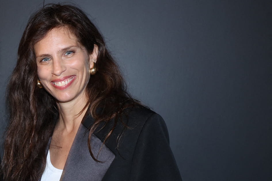 Les cheveux bruns chocolat de Ma&iuml;wenn