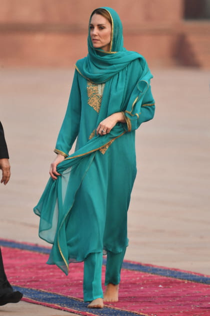 Kate Middleton en robe traditionnelle salwar kameez &eacute;meraude