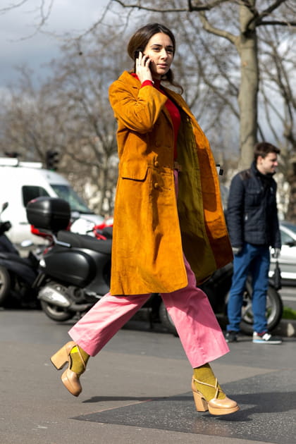 Street style &agrave; Paris : m&eacute;lange de couleurs chaudes