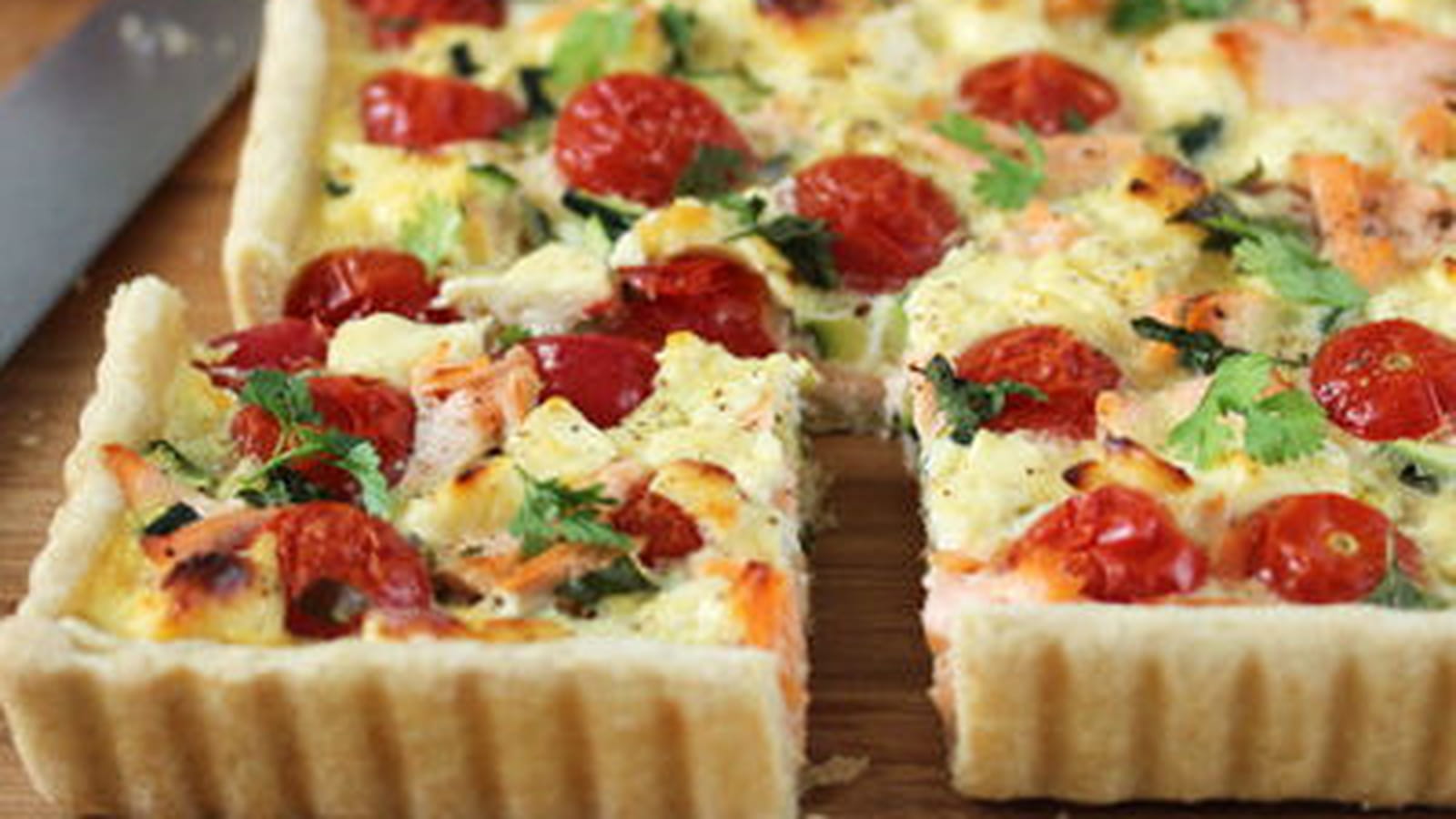 Quiche au saumon, tomate et courgette La vache qui rit