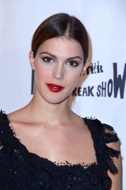La bouche rouge d'Iris Mittenaere