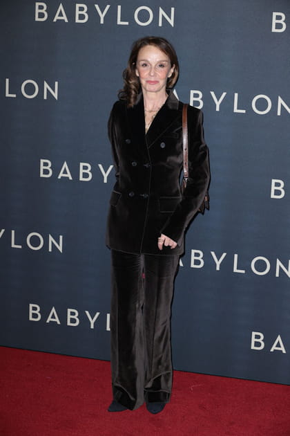 Philippine Leroy-Beaulieu en costume noir en velours