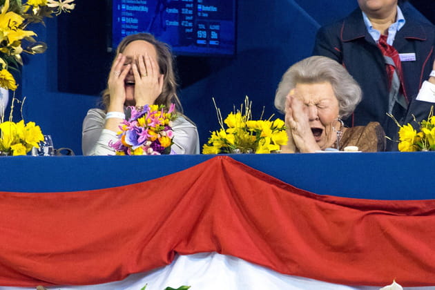 Princesse Margarita et Princesse Beatrix, bouches bées au Jumping d'Amsterdam